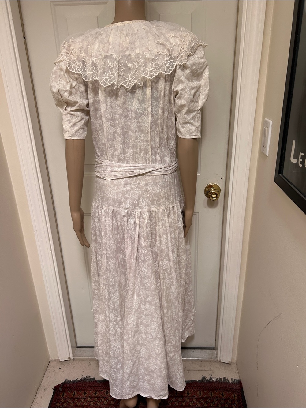 VTG 80s Jessica McClintock White Cotton Floral Dress with Scalloped Lace Collar - Picture 4 of 6